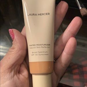 LAURA MERCIER TINTED MOISTURIZER 3N1 Sand